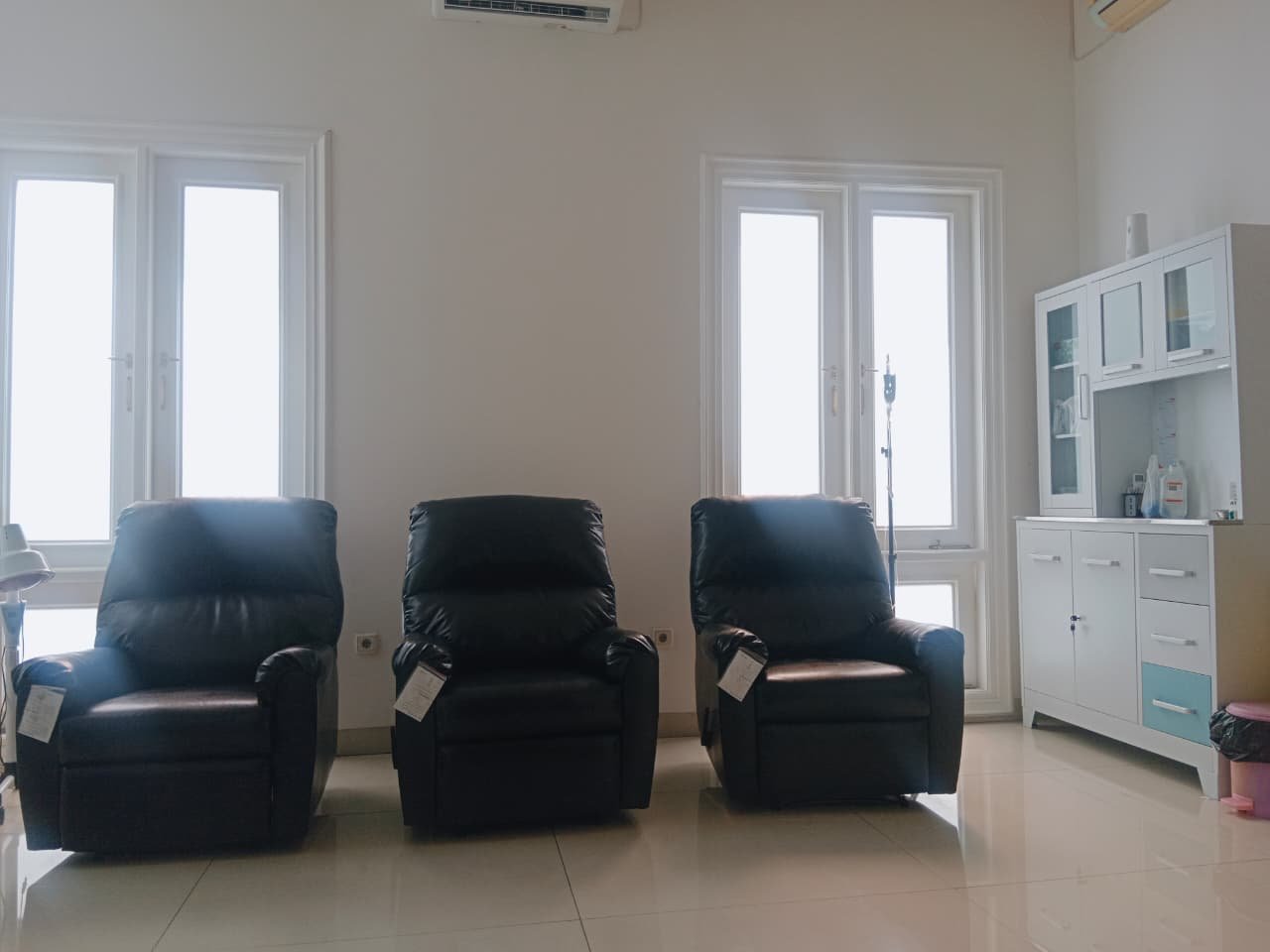 Suasana ruang Klinik Utama Medika